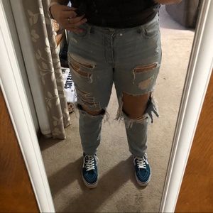 Ripped mom jeans !
